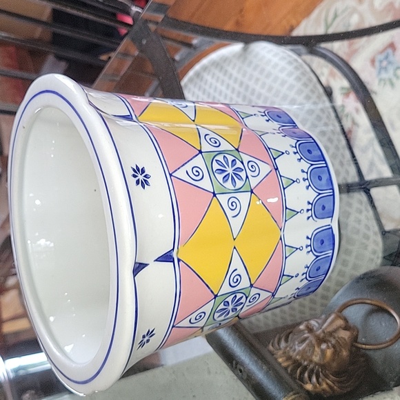 Bowl.. decorative star shapes blue green yellow....open top - Picture 1 of 5